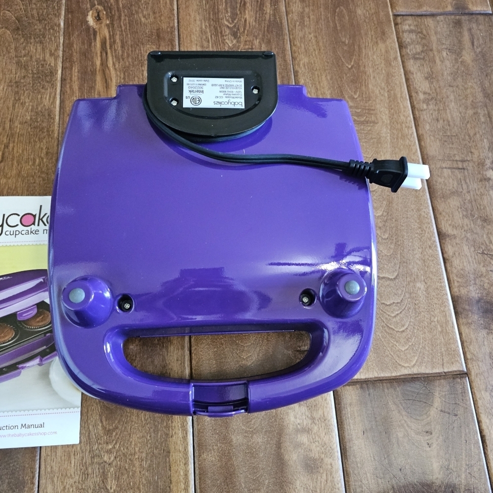 NWOT- Babycakes cupcake maker - Picture 2 of 6